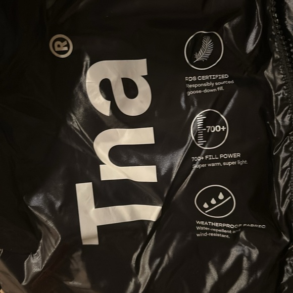 Aritzia The Super Puff, black shiny, M - Picture 3 of 3